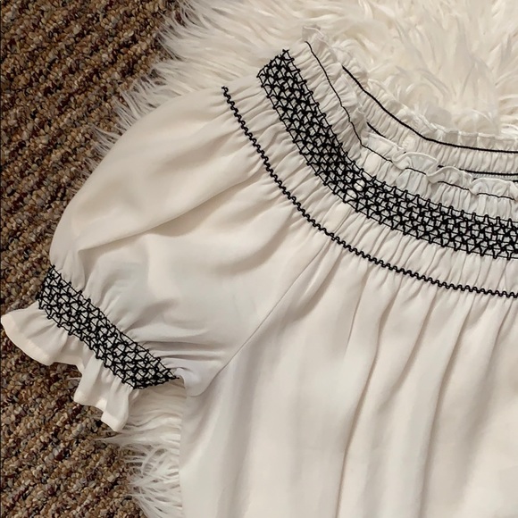 5 for $25🎈 Express off the shoulder top - Picture 2 of 7